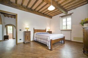 4 chambres, fer et planche à repasser, lit parapluie, Wi-Fi gratuit