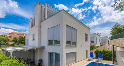 Luxurious villa DRAZINE with heated pool and jacuzzi