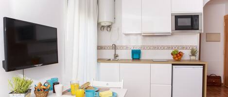 Fridge, microwave, stovetop, coffee/tea maker