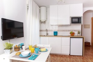 雪櫃、微波爐、爐具、咖啡機/沖茶器