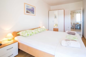 2 bedrooms, WiFi, bed sheets