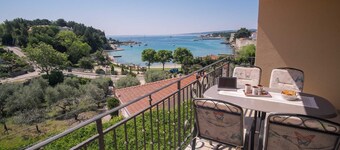 Apartment IVA with a sea view