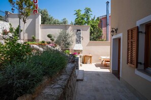 Outdoor dining - Apartment IVA with a sea view (Krk)