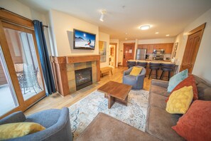 TV, fireplace - Updated Unit W/Views to the Pool & Hot Tubs! (Keystone)
