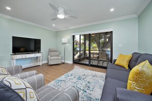 テレビ、DVD プレーヤー