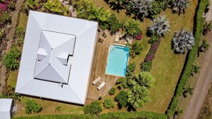 Unclassified image, 5 of 24, button