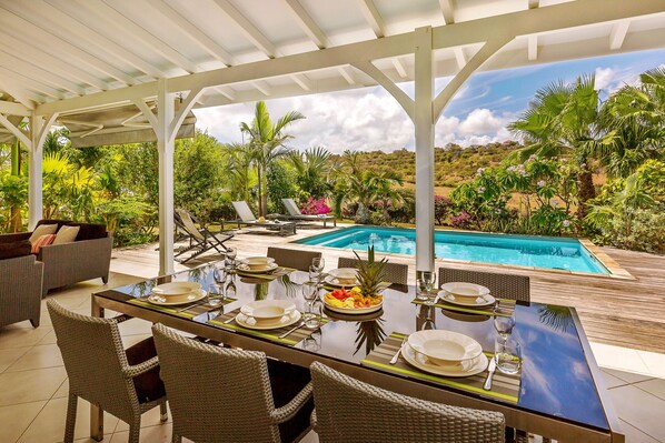 Unclassified image, 1 of 24, button