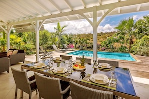 Outdoor dining - Silver Palm - rental house Martinique with swimming pool (Le Vauclin)