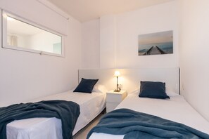 Iron/ironing board, bed sheets