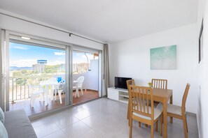 TV - Lovely Apartment with Sea Views · AirCon · UHC SOROLLA 012 (Salou)