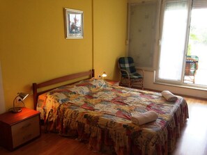 1 quarto, Wi-Fi de cortesia, roupa de cama