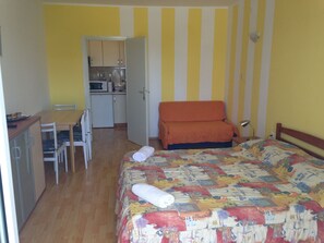 1 bedroom, free WiFi, bed sheets