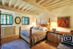 5 camere, ferro/asse da stiro, culla da viaggio, Wi-Fi gratuito