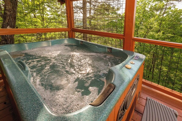 Outdoor spa tub