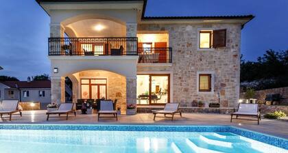 Holiday house OBZOVA with private pool