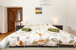 3 bedrooms, WiFi, bed sheets