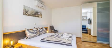 3 bedrooms, WiFi, bed sheets
