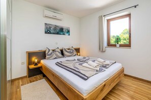 3 bedrooms, WiFi, bed sheets
