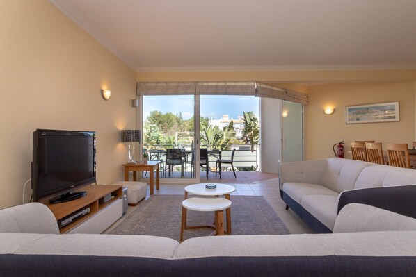TV - Parque nº 11 - Comfortable Duplex Apartment (Ferragudo)