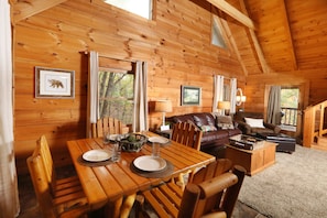 TV, fireplace, DVD player, table tennis - Private, Hot Tub, Mtn View, FREE Amenities, 5 miles from Pigeon Forge!! (Sevierville)