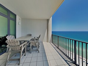 Outdoor dining - The Oasis at Orange Beach #2110 (Orange Beach)