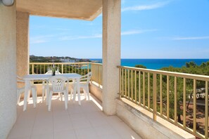 Outdoor dining - Sea Views Apartment · AirCon · Pool · UHC PACIFIC 197 (Salou)