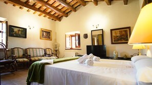 5 bedrooms, iron/ironing board, free WiFi, bed sheets