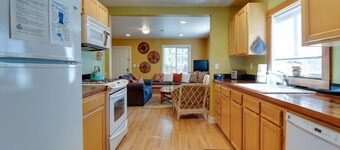 Aspen House- Sweet, Modern Downtown Cottage, 100+mbps Wifi, A/C, Walk Everywhere