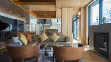Luxury Villa | Living room | Flat-screen TV, fireplace, Netflix, toys