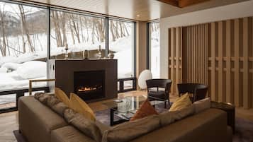 Luxury Villa | Living room | Flat-screen TV, fireplace, Netflix, toys