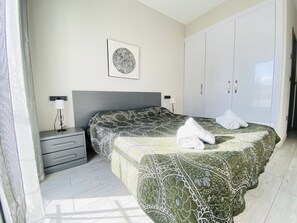 2 chambres, fer et planche à repasser, accès au Wi-Fi (inclus)