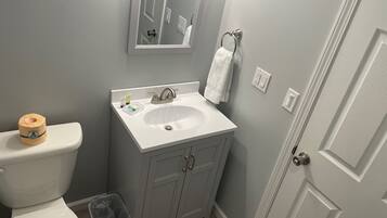 Standard Double Room | Bathroom | Towels