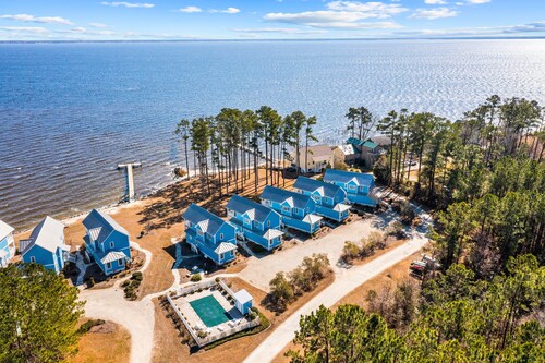 Neuse Village #5 - Quaint, tranquil cottage with pool & amazing views