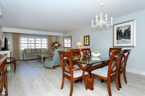 Smart TV, DVD player, books, offices - Beachfront condo on #1 Siesta Key/Crescent Beach. No streets to cross! (Sarasota)