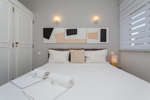 2 quartos, ferros/tábuas de passar roupa, roupa de cama