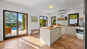 Coffee/tea maker, fridge, oven, dishwasher - Villa Maddalena with pool in Istria (Pinezici)