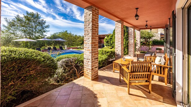 Outdoor dining - Villa Maddalena with pool in Istria (Pinezici)