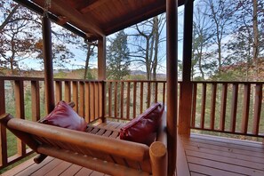 Property grounds - Private Cabin, Hot Tub, Pool Table, Walking Distance to Fishing Pond (Sevierville)