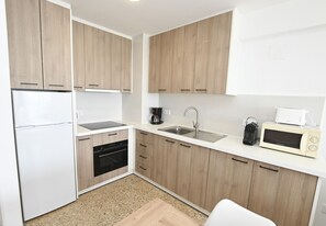 Fridge, microwave, coffee/tea maker, electric kettle - A06 CALPEMAR A 5º 19 (Calpe)