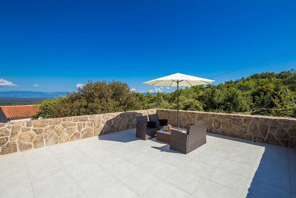 Terrace/patio - Holiday house MEDITERAN with swimming pool (Vrh)