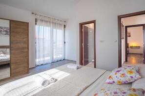 4 bedrooms, WiFi, bed sheets