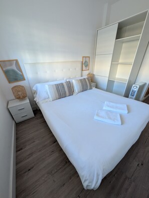 2 Schlafzimmer, Bügeleisen/Bügelbrett, Bettwäsche