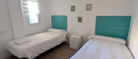 2 bedrooms, iron/ironing board, bed sheets