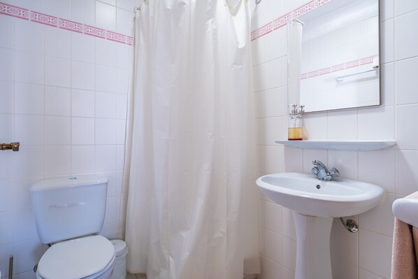 Bathtub, hair dryer, towels