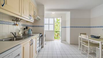 Frigorifero, microonde, forno, lavastoviglie