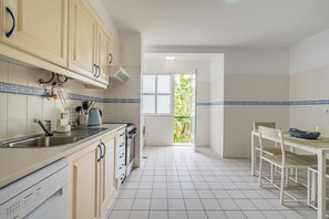 Fridge, microwave, oven, dishwasher - Sea View - By Wehost (Câmara de Lobos)