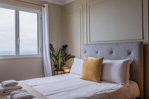 3 slaapkamers, een strijkplank/strijkijzer, gratis wifi, beddengoed