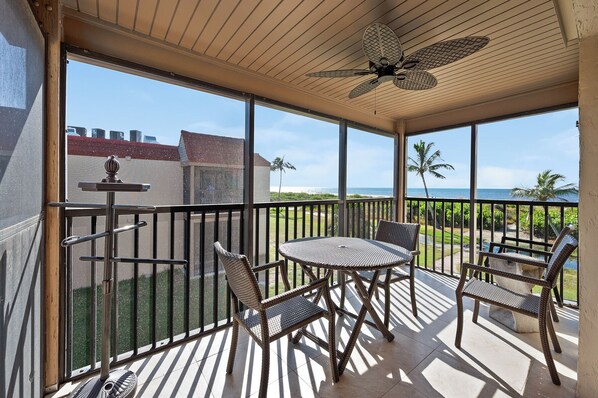 Outdoor dining - Beach Front 2 bed, 2 bath at Sanibel Moorings #122 (Sanibel)
