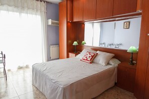 3 bedrooms, iron/ironing board, bed sheets