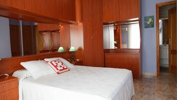 3 chambres, fer et planche Ă repasser, draps fournis